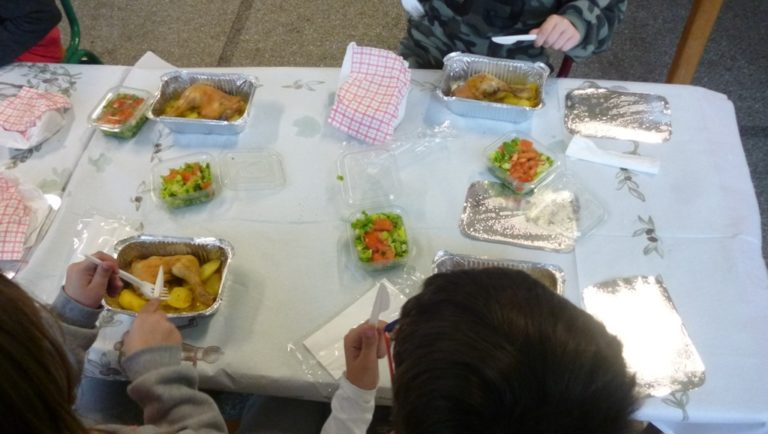 «Σχολικά γεύματα» και σε σχολεία της Ηλείας