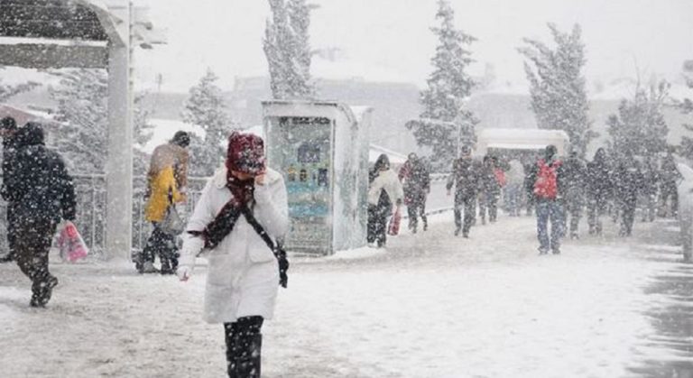 Φονικό ψύχος σαρώνει την Ευρώπη (video)