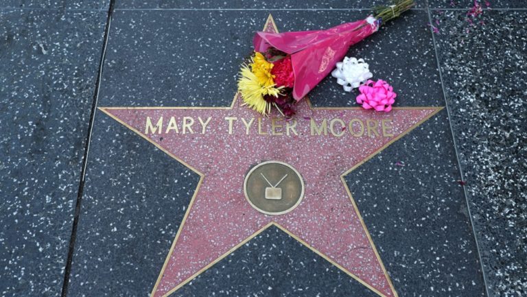 Πέθανε η βραβευμένη με Emmy ηθοποιός Μαίρη Τάιλερ Μουρ