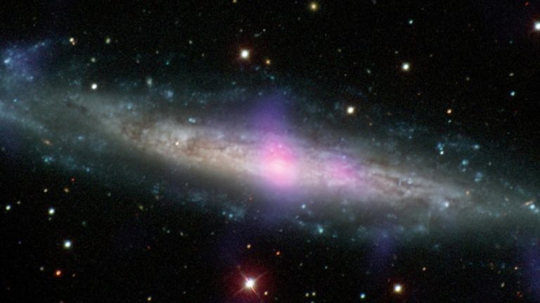 Αποκαλύφθηκαν δυο τεράστιες μαύρες τρύπες σε κοντινούς γαλαξίες