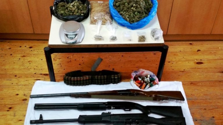 Συνελήφθησαν για ναρκωτικά και όπλα