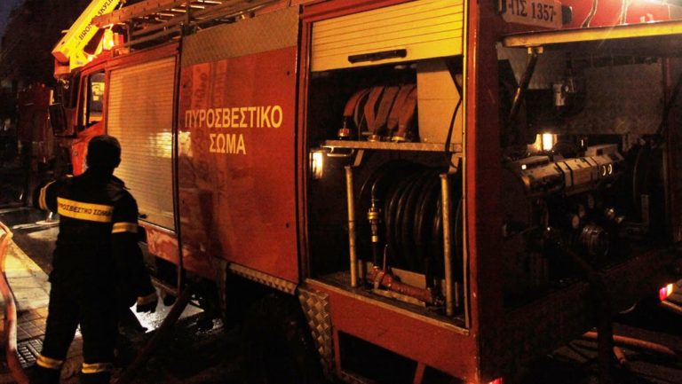 Υπό μερικό έλεγχο πυρκαγιά σε εργοστάσιο ζαχαροπλαστικής στο Σιδηρόκαστρο Σερρών