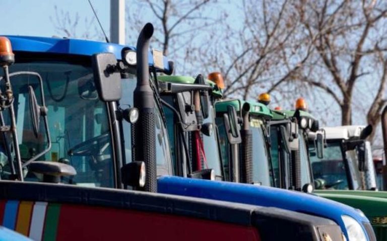 Αποχώρησαν τα αγροτικά οχήματα από τη συγκέντρωση διαμαρτυρίας στη Κουλούρα Ημαθίας