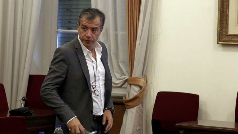 «Όσοι έχουν αντοχές μένουν και παλεύουν» τονίζει ο Στ. Θεοδωράκης