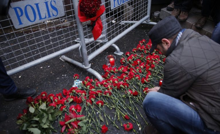 Παγκόσμιο σοκ από την επίθεση στην Τουρκία – έρευνες για το δράστη (video)