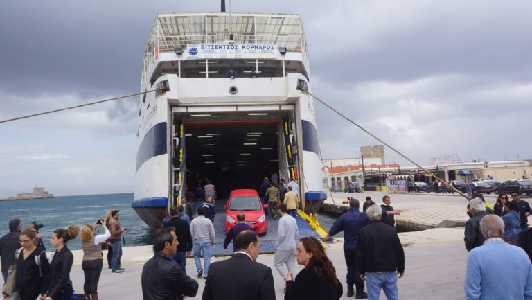 Επισκευάστηκε και έφυγε το «Βιτσέντζος Κορνάρος»