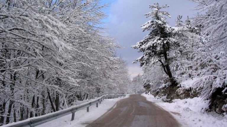 Φλώρινα: Χιονίζει στα ορεινά