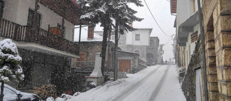 Χιονίζει στην Κεντρική Μακεδονία, πού χρειάζονται αλυσίδες