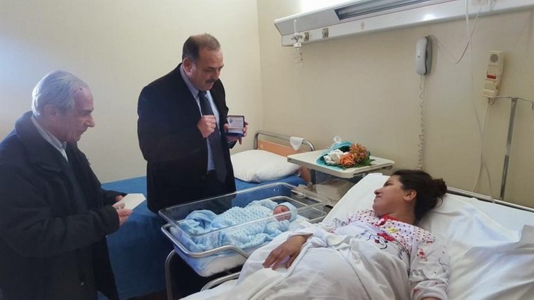 Γεννήθηκε το πρώτο προσφυγόπουλο στη Ρόδο για το 2017