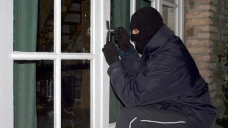 Βόλος: Κοσμήματα 20.000 ευρώ έκλεψαν άγνωστοι από μονοκατοικία