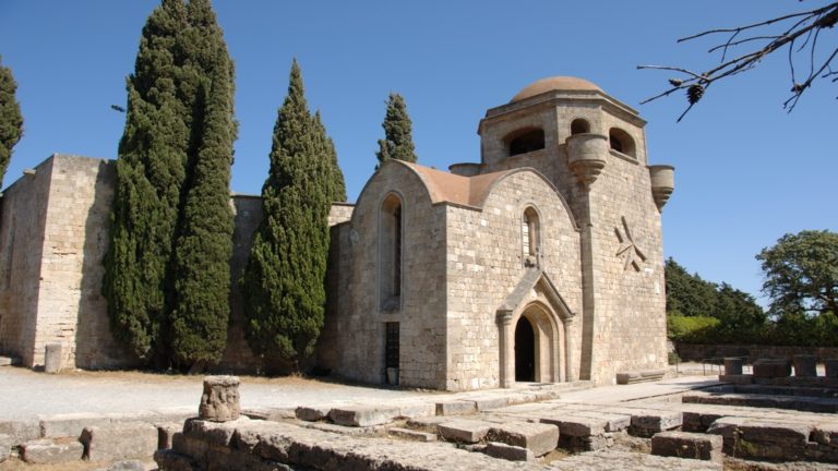Αποκαθίσταται το καμπαναριό στην εκκλησία της Φιλερήμου