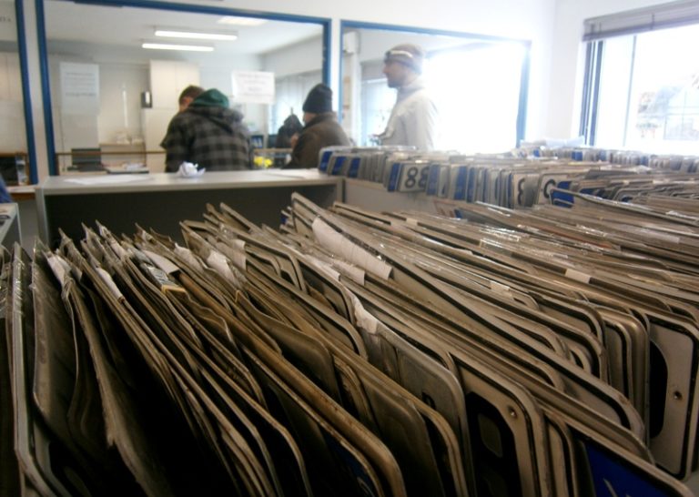 Εκλογές 2023: Ξεκίνησε η επιστροφή πινακίδων και αδειών για τη μετακίνηση των ψηφοφόρων