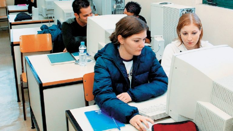 ΟΑΕΔ: Τα κριτήρια μοριοδότησης για τα προγράμματα κοινωφελούς εργασίας (video)