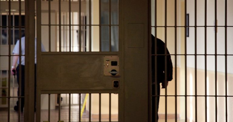 Συνελήφθη ο άντρας που δηλητηρίασε την γυναίκα του και τη γιαγιά της