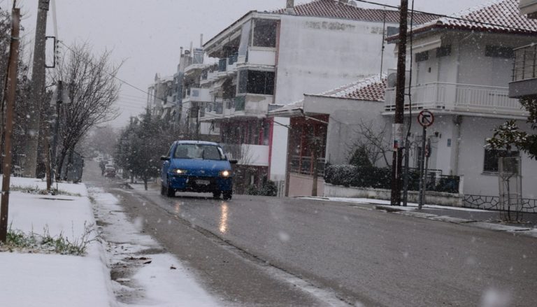 Έβρος: Χιονοπτώσεις από το πρωί, κλειστά τα σχολεία