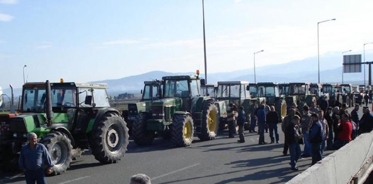 Στον κόμβο της Χλόης θα βγουν τρακτέρ από το Βελεστίνο
