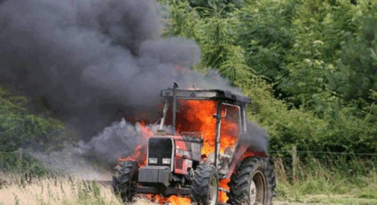 Βόλος: Καταστράφηκε τρακτέρ από πυρκαγιά