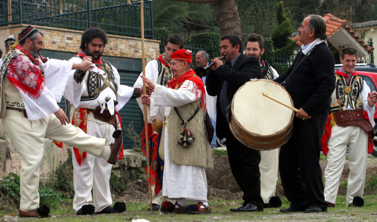 Oι παραδόσεις και τα έθιμα της Αποκριάς σε όλη την Ελλάδα