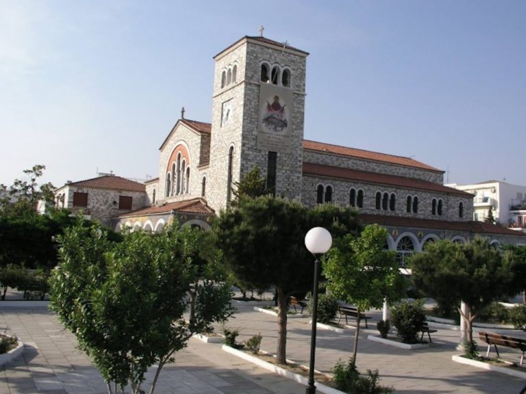 Βόλος: Τον ανάγκαζαν να πέφτει σε συντριβάνι και να μαζεύει κέρματα