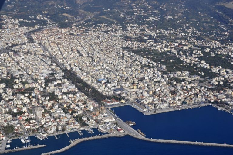 Σπουδαστές της Καλών Τεχνών ζωγραφίζουν την Καλαμάτα