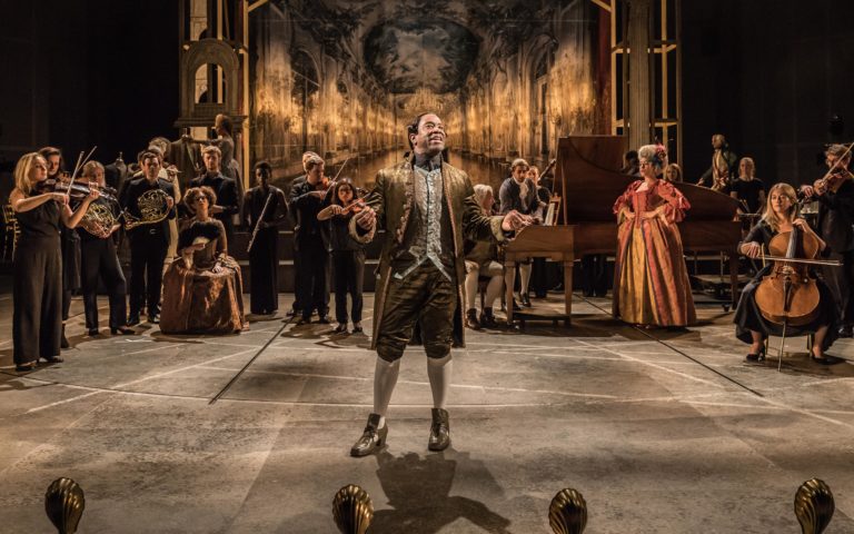 «Amadeus», σε απευθείας μετάδοση από το Οlivier Theatre του Λονδίνου