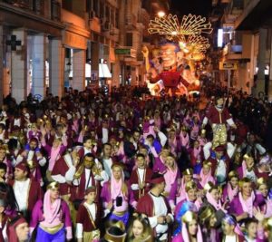 «Παραδώσου λοιπόν» στην μαγεία του Πατρινού Καρναβαλιού