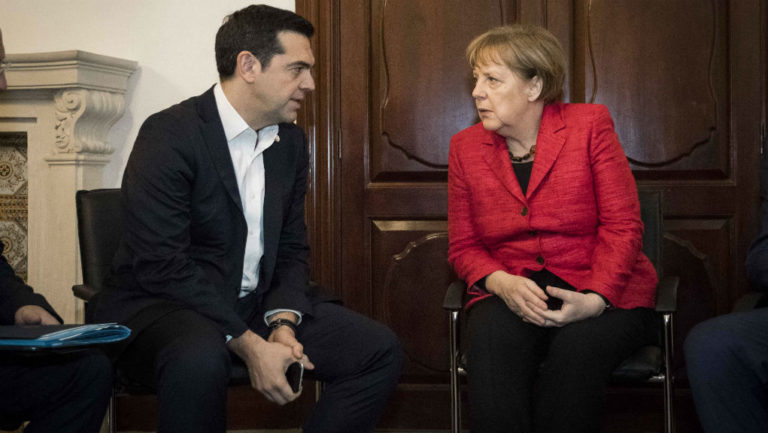Συνάντηση Τσίπρα-Μέρκελ: Πρωτοβουλίες για να κλείσει η αξιολόγηση τον Φεβρουάριο (video)