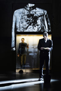 Schaubuehne am Lehniner Platz. ‘UNGEDULD DES HERZENS’, von Stefan Zweig. Regie: Simon McBurney, Buehne: Anna Fleischle, Kostueme: Holly Waddington, Musik: Pete Malkin, Benjamin Grant, Video: Will Duke. Mit: Robert Beyer, Marie Burchard, Johannes Flaschberger, Christoph Gawenda, Moritz Gottwald, Laurenz Laufenberg, Eva Meckbach.