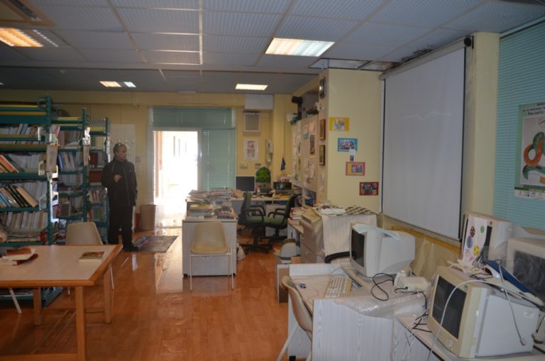 Ικαρία: Τα νερά των βροχών βρίσκονται και μέσα στην σχολική μονάδα που στεγάζει το Γυμνάσιο-Λύκειο Αγ. Κηρύκου