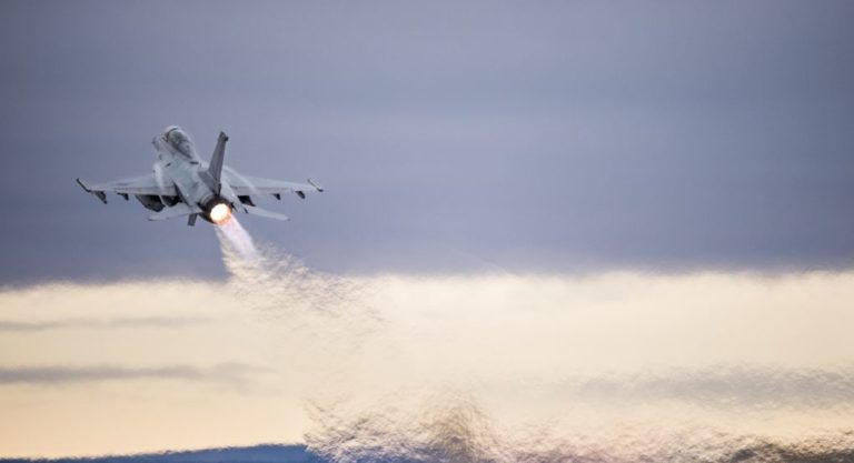Βελγικό F-16 συνετρίβη στη Γαλλία – Ο πιλότος παγιδεύτηκε σε καλώδιο υψηλής τάσης