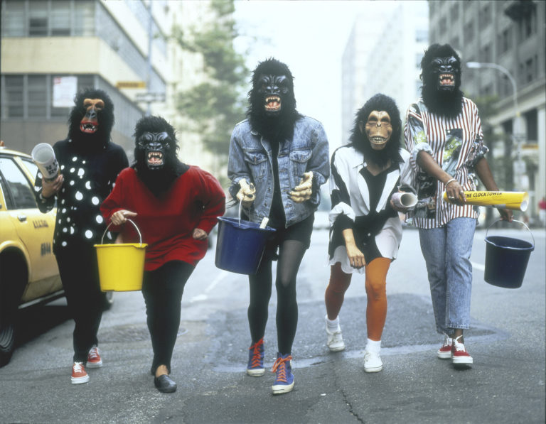 Οι μαχητικές Guerrilla Girls έρχονται στη Στέγη