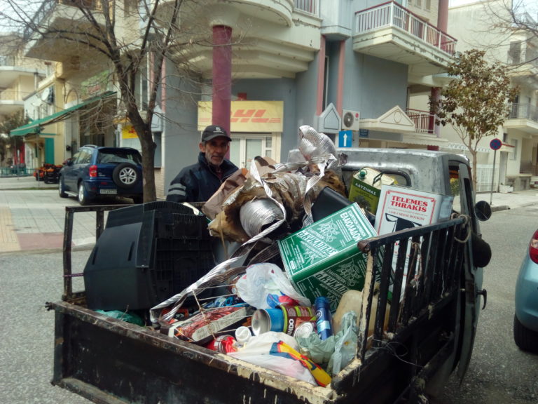 Κομοτηνή: Ένας πρώην οικοδόμος ρακοσυλλέκτης