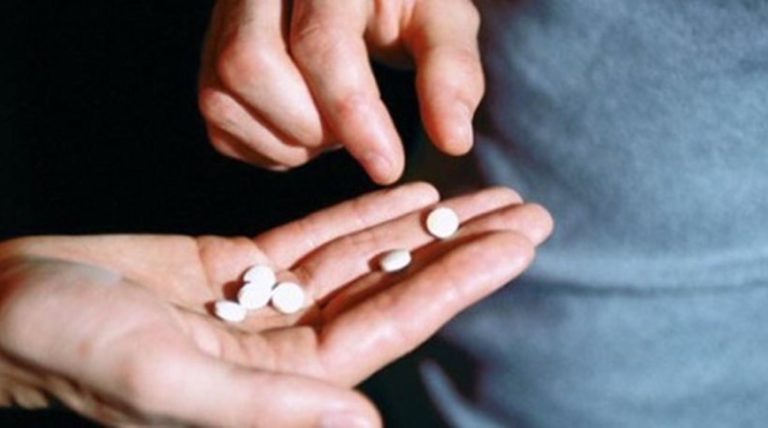 Πουλούσε σε τρίτους τα χάπια του ΟΚΑΝΑ για την απεξάρτησή του