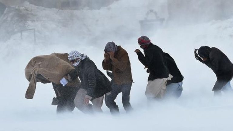 Αφγανιστάν: Περισσότεροι από 100 νεκροί από τις σφοδρές χιονοπτώσεις (video)