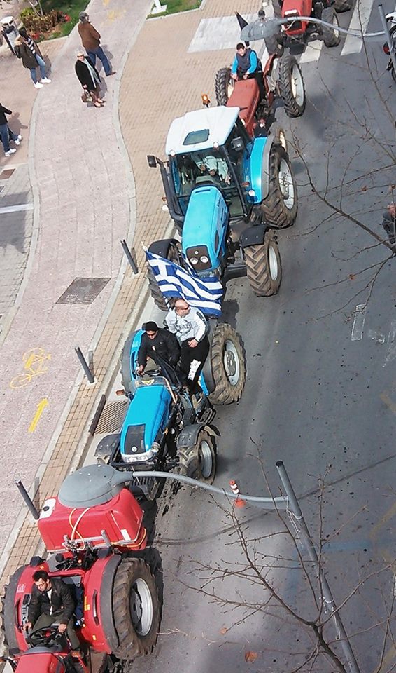 Καλαμάτα: Αγρότες σε ΔΟΥ και Δασαρχείο