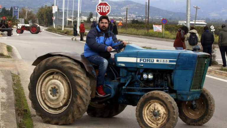 Αποκλιμακώνονται τα αγροτικά μπλόκα μετά τις συσκέψεις των αγροτών