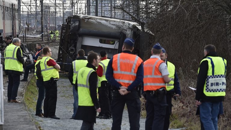 Εκτροχιασμός τρένου με έναν νεκρό και 27 τραυματίες στο Βέλγιο