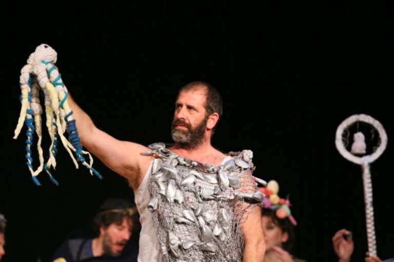 «Σωσίβιος»: Mία παράσταση για όλη την οικογένεια στο θέατρο Αυλαία