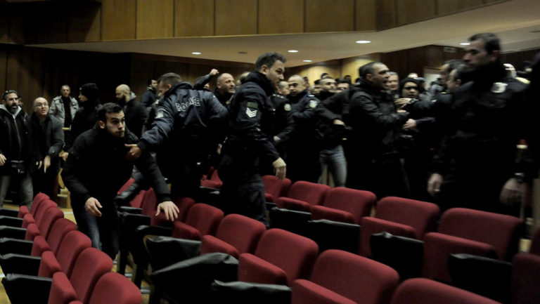 Ένταση και διακοπή της δίκης της Χρυσής Αυγής (video-photo gallery)