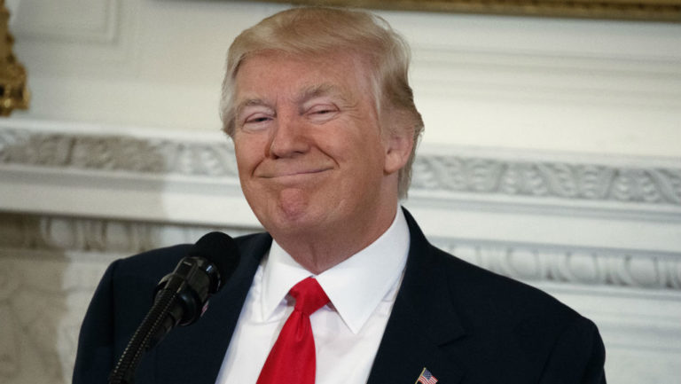 Ο Τραμπ βαθμολογεί τον εαυτό του με C, σε θέματα επικοινωνίας