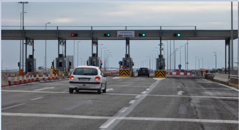 Χρέωση με το χιλιόμετρο στα διόδια ζητά το Περιφερειακό Συμβούλιο Αττικής
