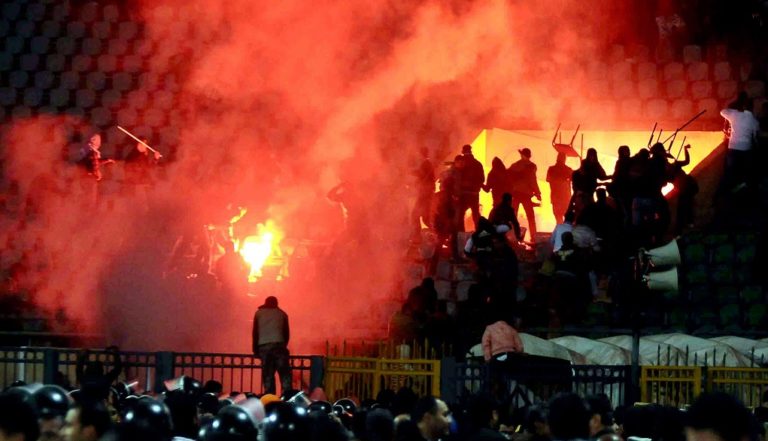 Η εσχάτη των ποινών σε 10 Αιγύπτιους για τα αιματηρά επεισόδια σε γήπεδο το 2012