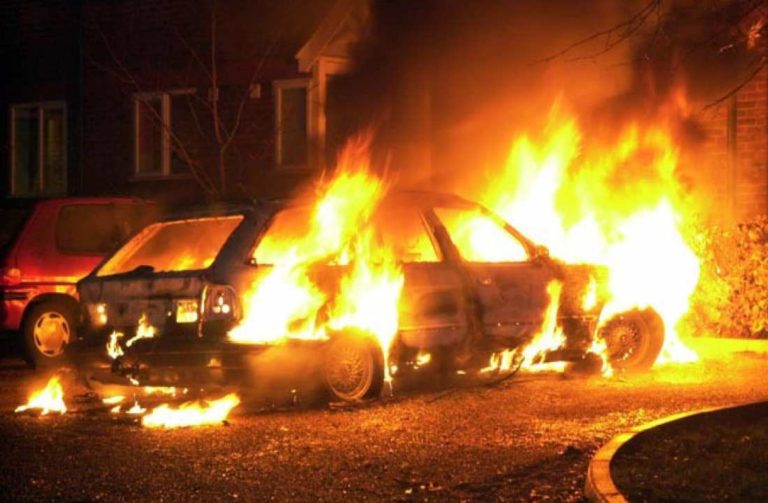 Στις φλόγες Ι.Χ. αυτοκίνητο στην Κυψέλη – Στοιχεία εμπρησμού βρήκε η Πυροσβεστική