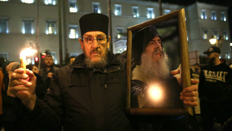 Συγκέντρωση διαμαρτυρίας με υποστηρικτές μοναχών της Μονής Εσφιγμένου