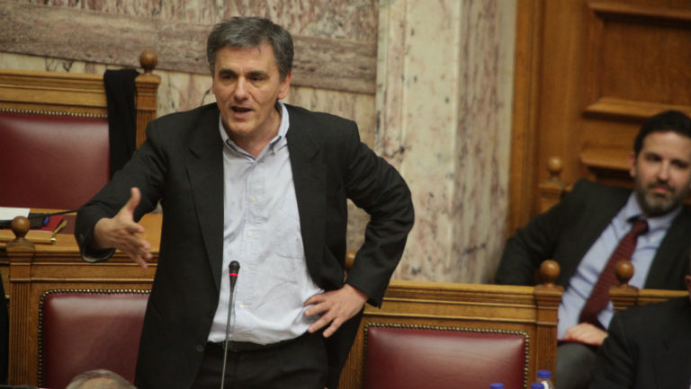 Υψηλοί τόνοι στη Βουλή για τη συμφωνία του Eurogroup