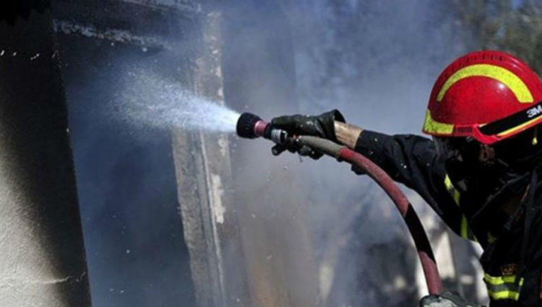 Βόλος: Μικρές ζημιές σε διώροφο σπίτι από πυρκαγιά στην καμινάδα