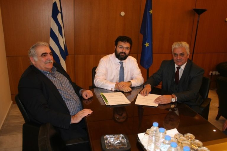 Εργασίες βελτίωσης του γηπέδου στους Γόννους του δήμου Τεμπών