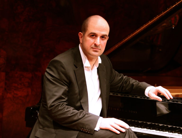 Το piano στα forte του Κάρολος Ζουγανέλης – Δεξιοτεχνική ευαισθησία