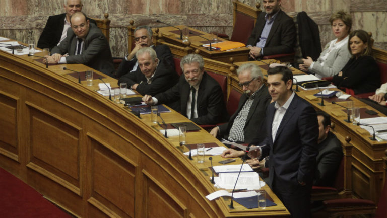 “Πυρά” και κόντρες στη Βουλή για πόρισμα εξεταστικής περί δανείων και διαπραγμάτευση (video)