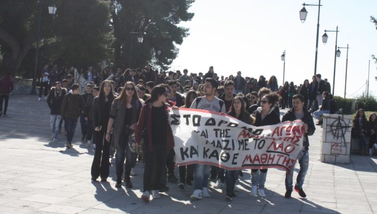 Πανηλειακή πορεία μαθητών για τις Πανελλαδικές